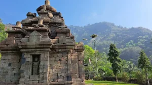 Selogriyo Temple and Ricefields Terraces Trekking and Kedung Kayang Waterfall